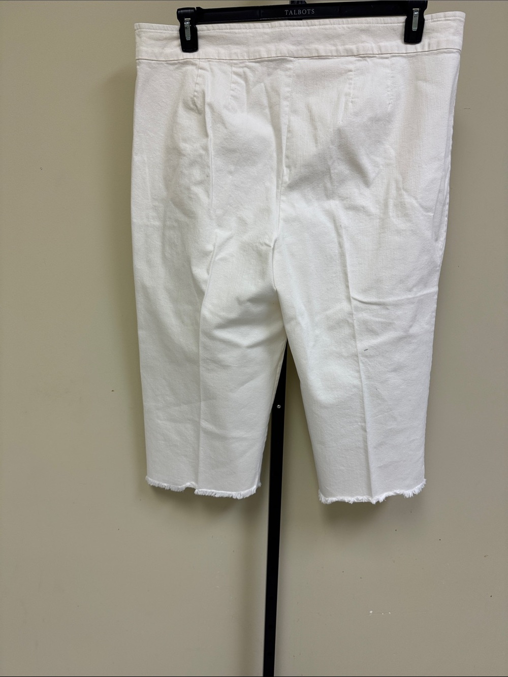 NIC+ZOE Ivory Cropped Pants - Picture 4 of 7